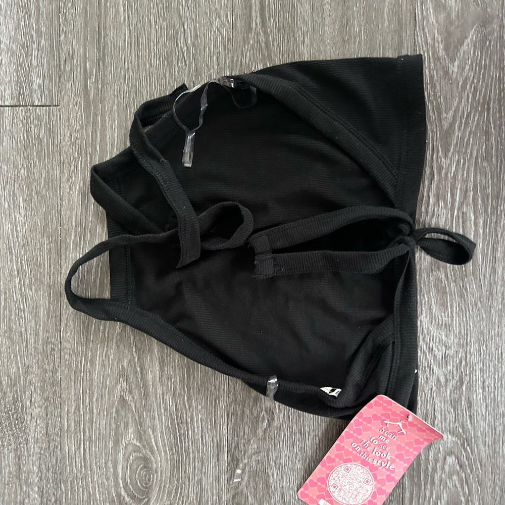 Open back tied cropped tank top